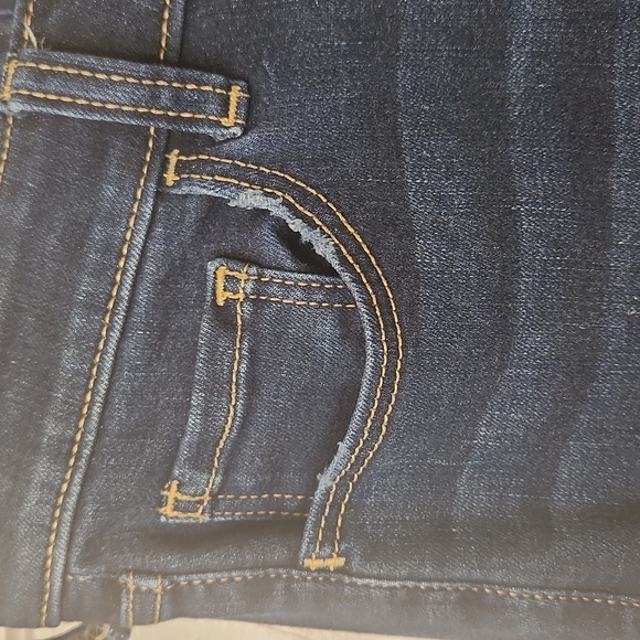 Hollister Women's Low Rise Bootcut Soft Stretch Frayed Dark Wash Jeans Size 4R - Picture 4 of 9